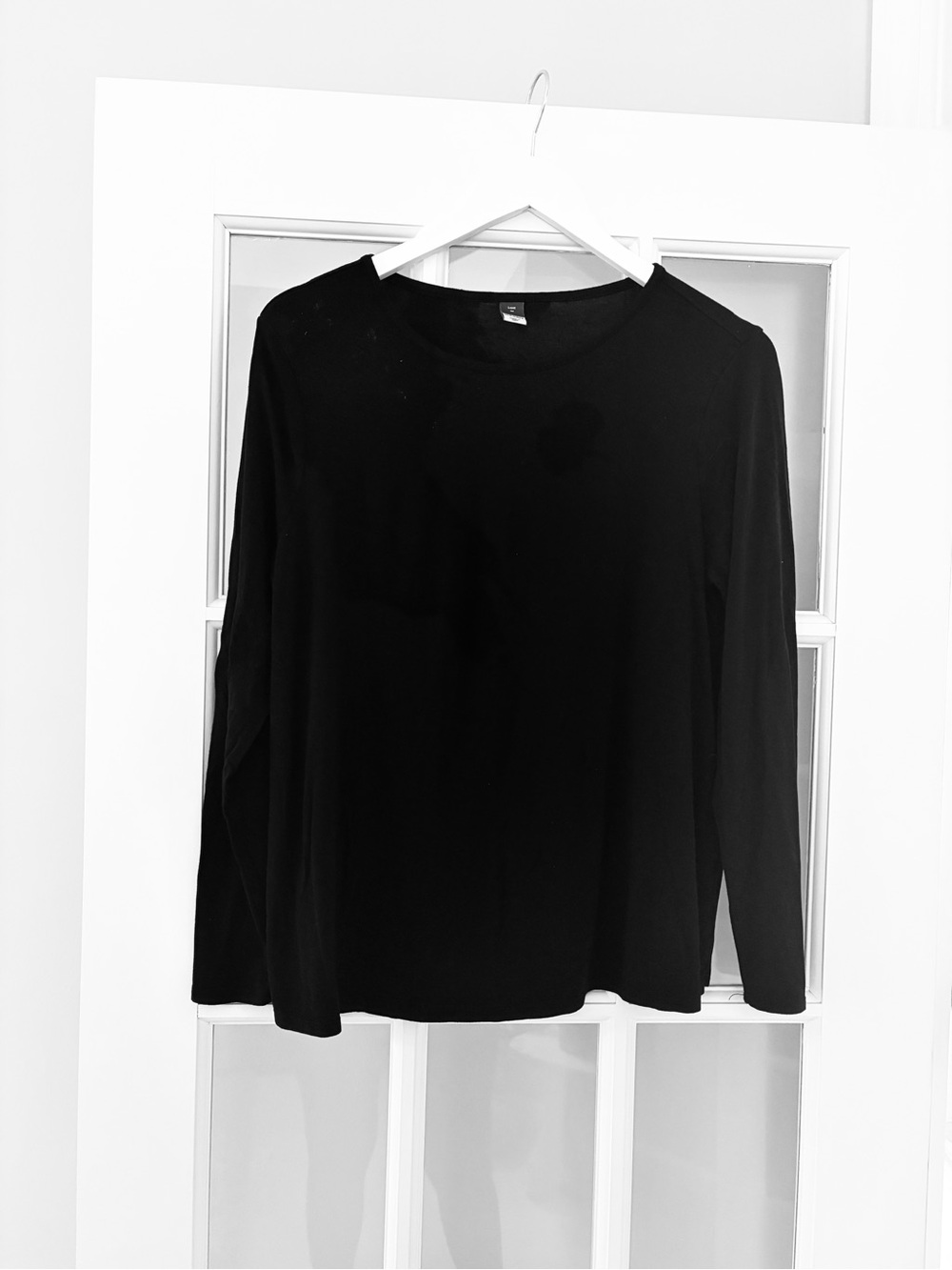 Old Navy Black Long-Sleeve Crewneck Tee